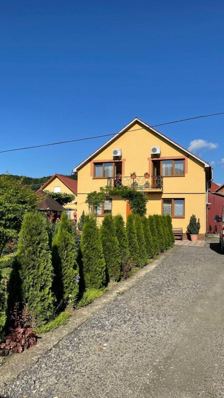 Квітковий Двір Golubinoye Esterno foto