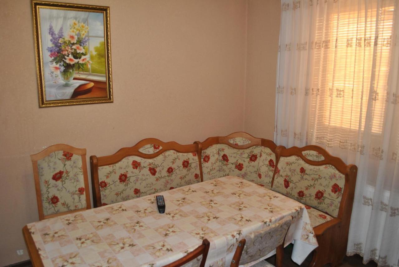 Квітковий Двір Golubinoye Esterno foto